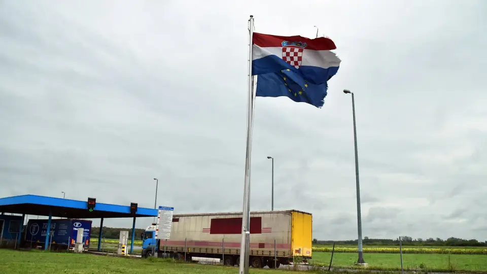 No congestion at borders and roads, but attention to Bogojevo bridge
